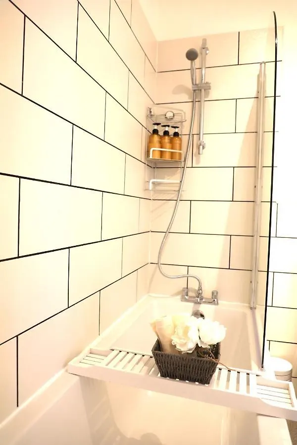 Amprenta Apartment - Gorgeous Interior Designed 1 Bedroom Home Bournemouth 0*,  Velká Británie